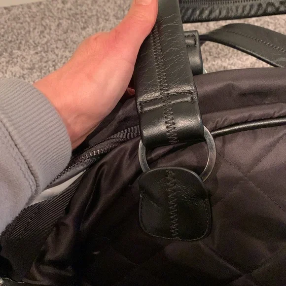 EUC Lululemon quilted carry bag - Picture 10 of 11
